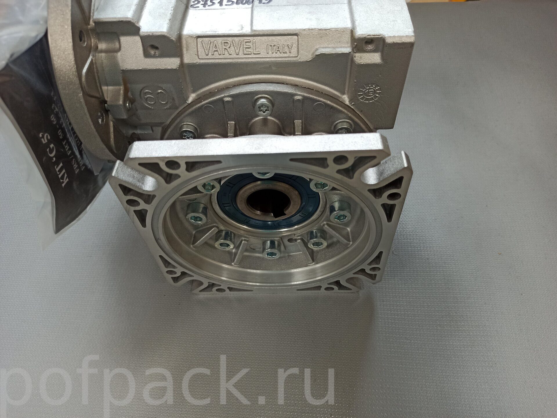 Редуктор привода платформы Robopac Rotoplat VARVEL FRS60 код 2751300013